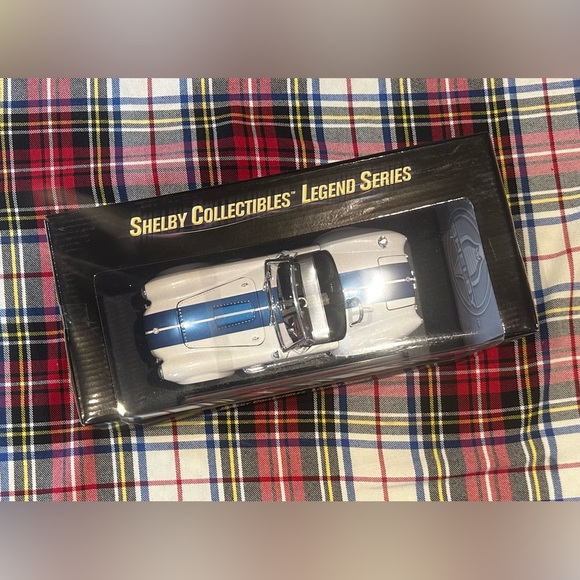 SHELBY COLLECTIBLES LEGEND SERIES 1965 White Shelby Cobra 427 S/C Diecast Car - Picture 3 of 9